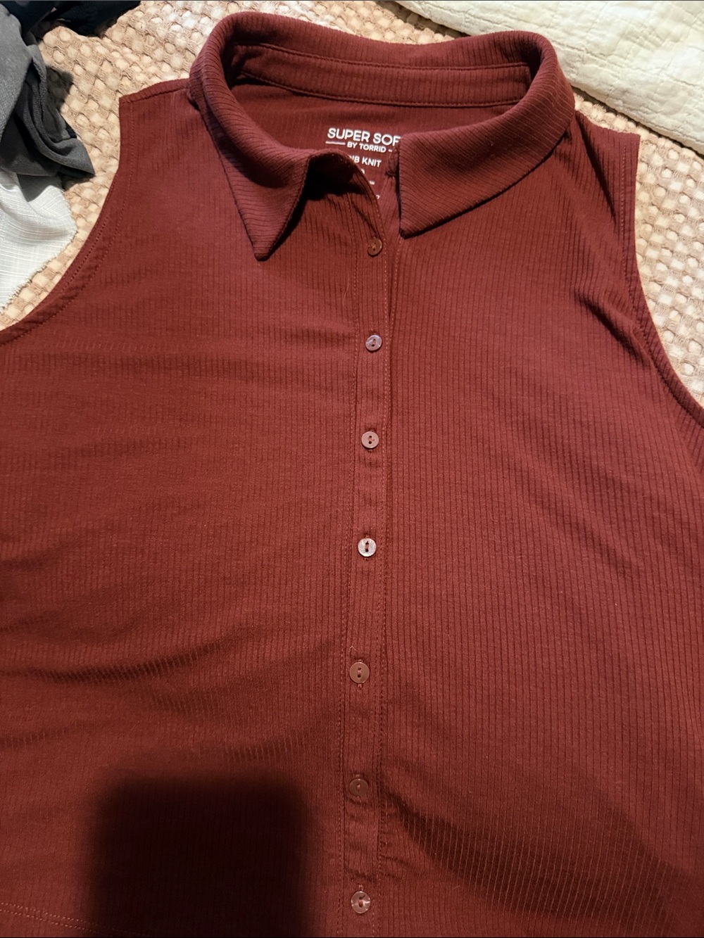 torrid Sleeveless Ribbed Button-Up Top - Burgundy